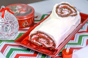 Bûche de Noël aux fraises et chocolat