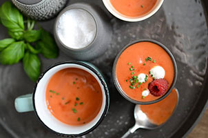 Gaspacho de fraises et framboises au poivron grillé
