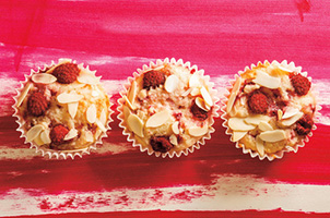 Petits gâteaux aux amandes et aux framboises