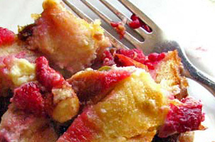 Pouding au pain aux framboises