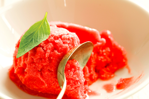 Rouleaux aux fruits, fraises et prunes